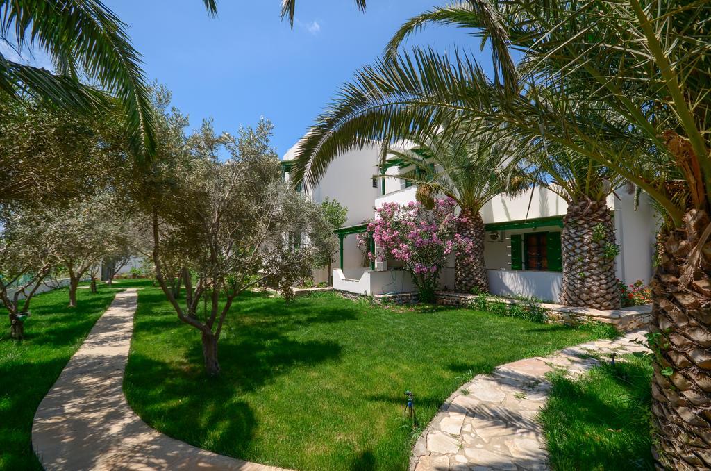 Studios Vrettos Beachfront Hotel Plaka  Exterior photo