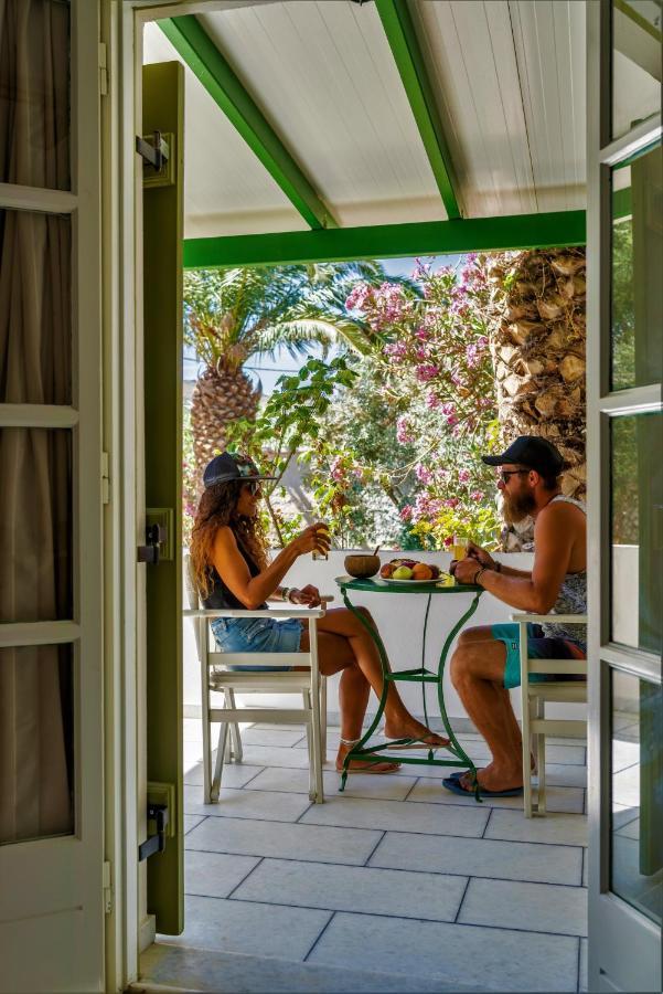 Studios Vrettos Beachfront Hotel Plaka  Exterior photo
