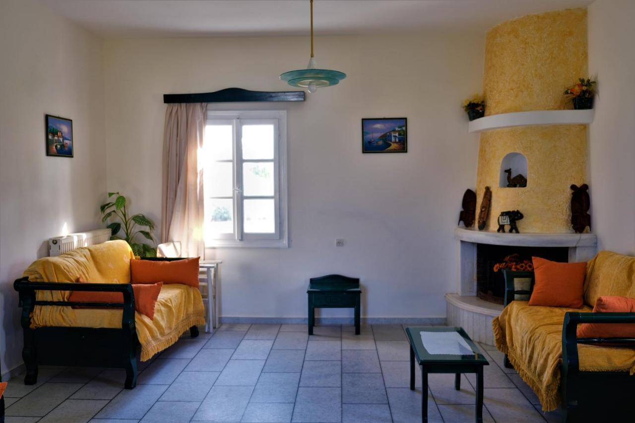 Studios Vrettos Beachfront Hotel Plaka  Exterior photo