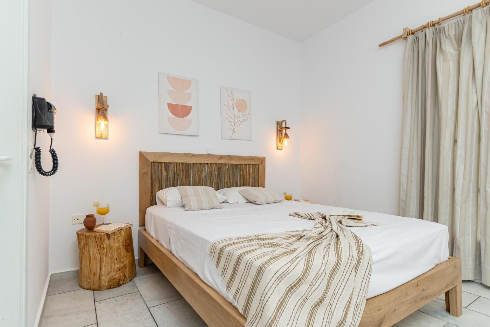 Studios Vrettos Beachfront Hotel Plaka  Exterior photo