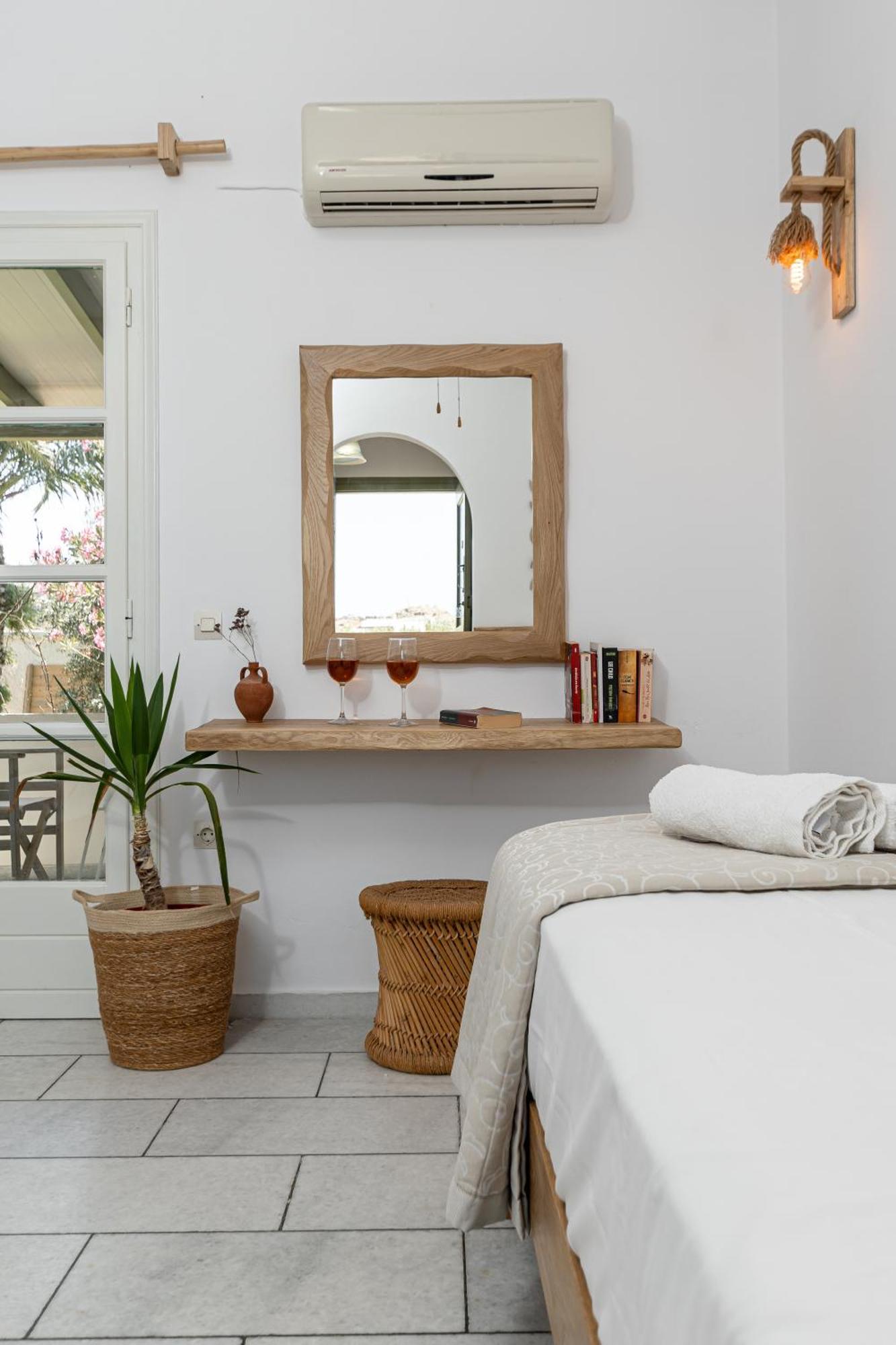 Studios Vrettos Beachfront Hotel Plaka  Exterior photo