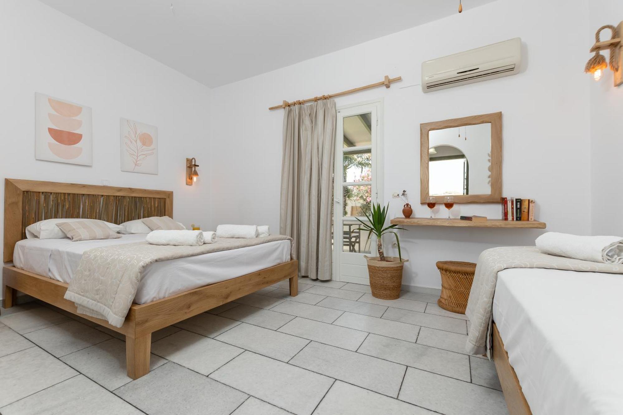 Studios Vrettos Beachfront Hotel Plaka  Exterior photo