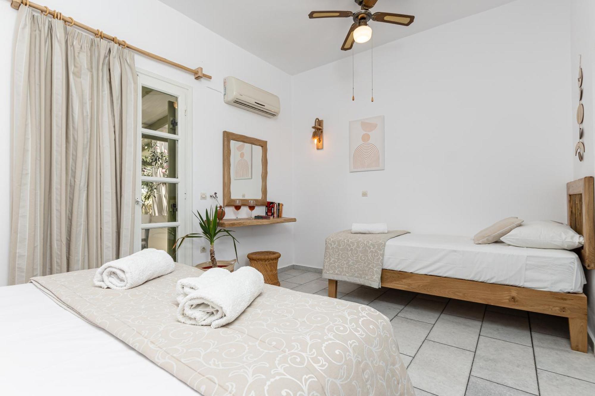 Studios Vrettos Beachfront Hotel Plaka  Exterior photo