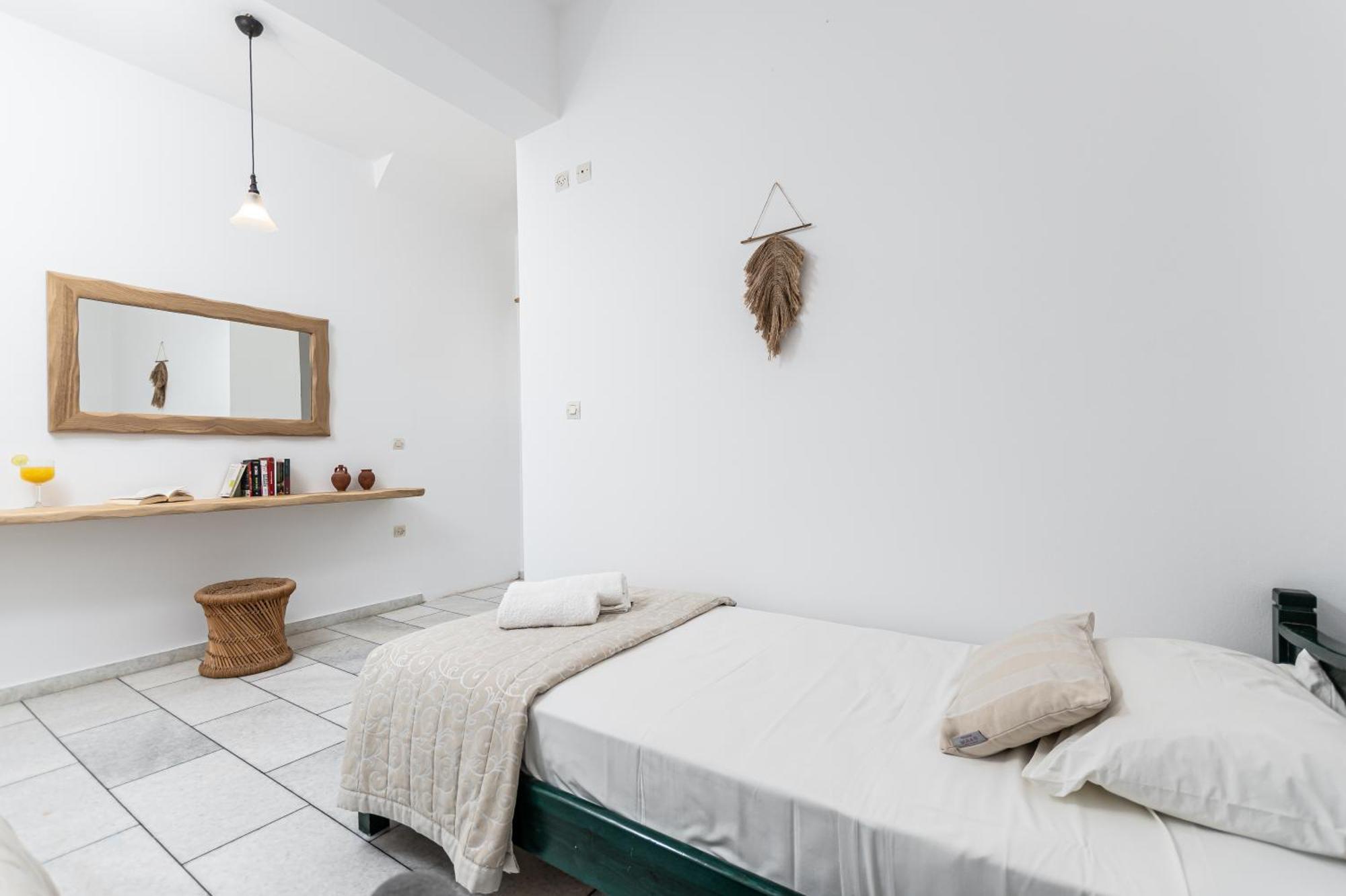 Studios Vrettos Beachfront Hotel Plaka  Exterior photo
