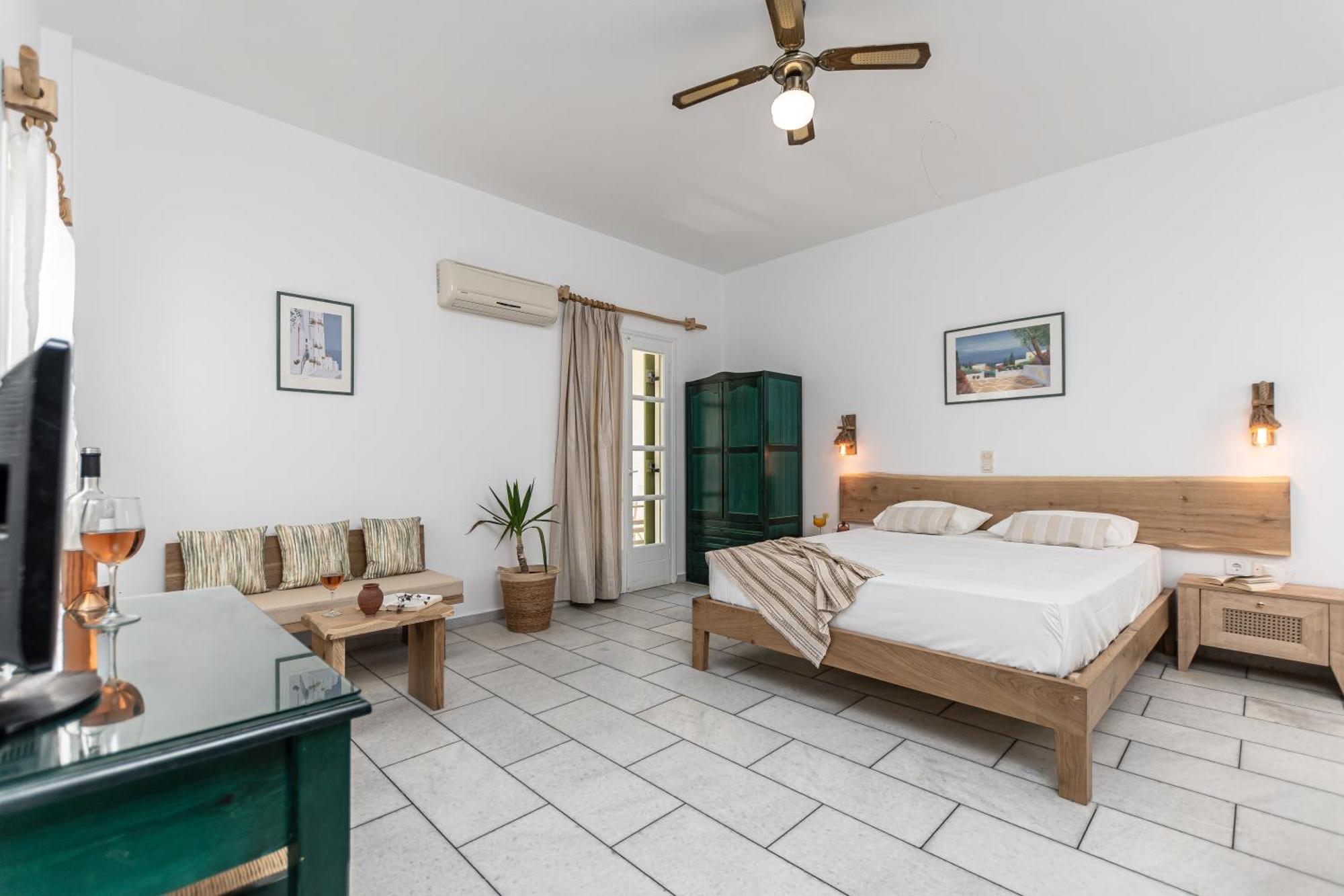 Studios Vrettos Beachfront Hotel Plaka  Exterior photo